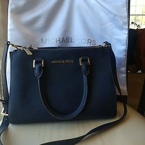 Medium Michael Kors purse, navy